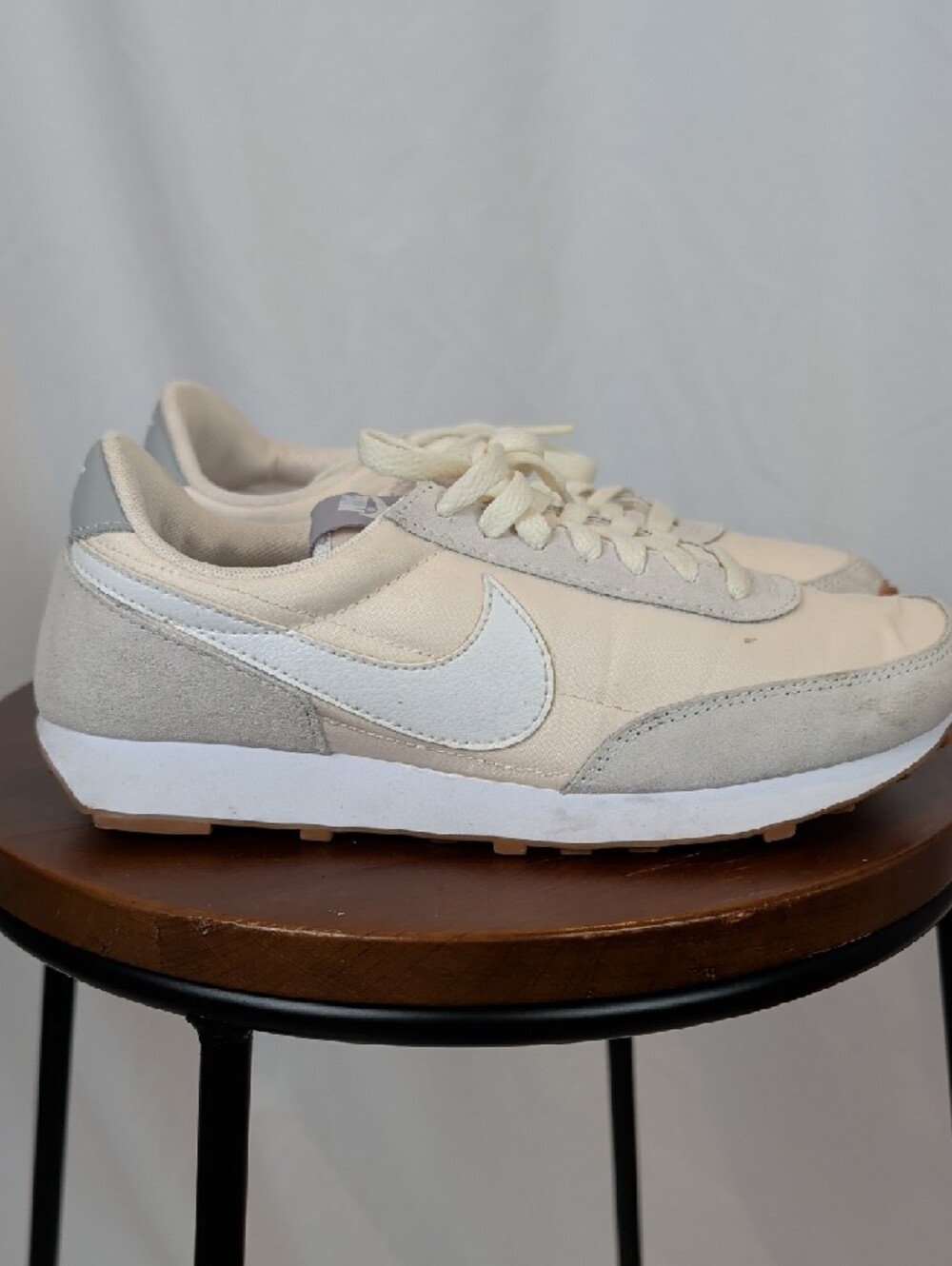 Nike Daybreak Pale Ivory Beige Vintage Retro Sneakers - Size 7.5